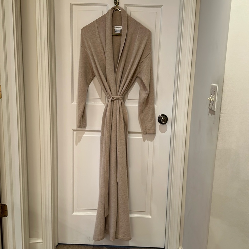 Neiman Marcus cashmere robe, Beige size S